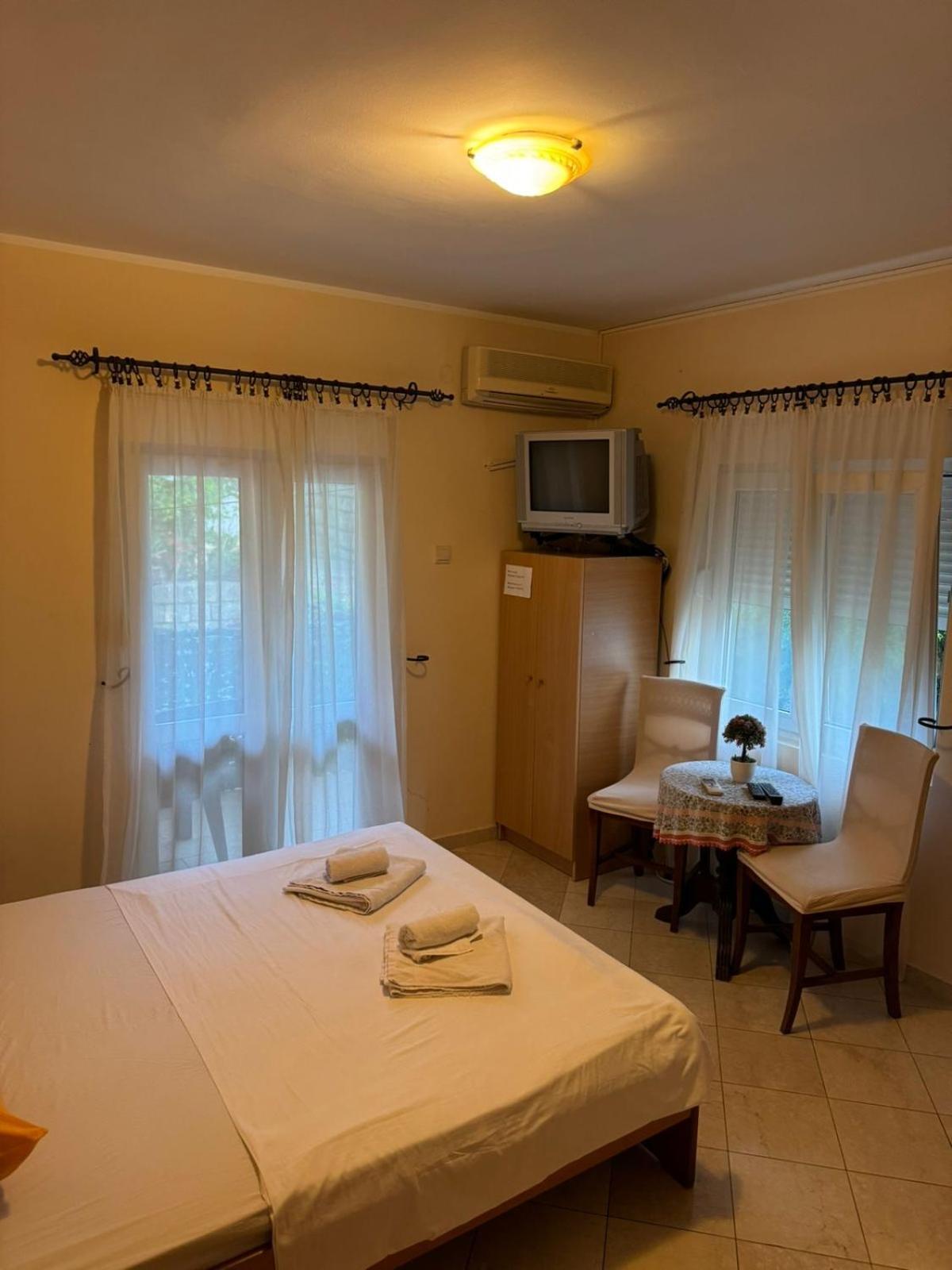 Studio On The Coast, With A View Of The Sunrise,Free We-Fi Kotor Dış mekan fotoğraf