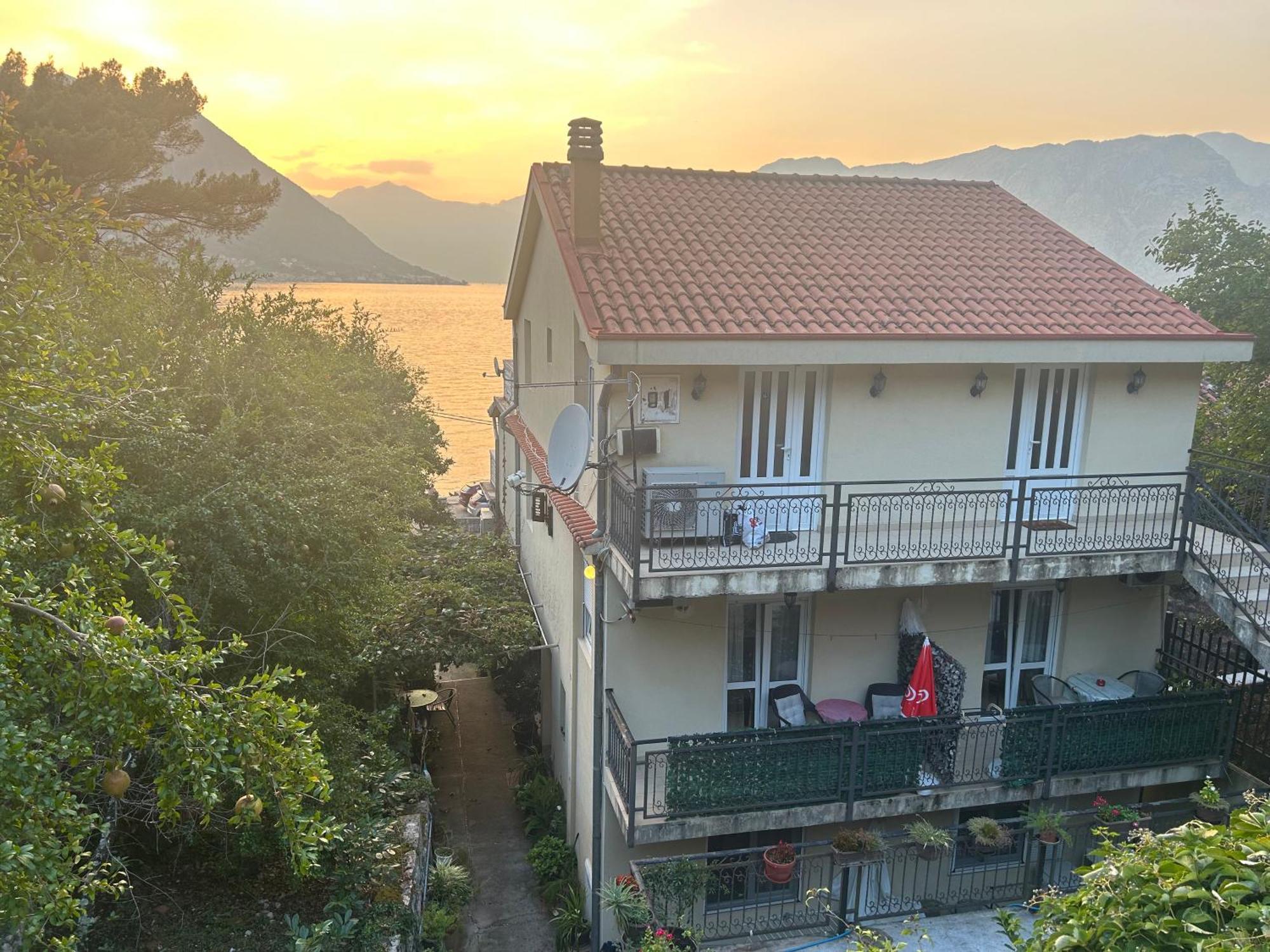 Studio On The Coast, With A View Of The Sunrise,Free We-Fi Kotor Dış mekan fotoğraf