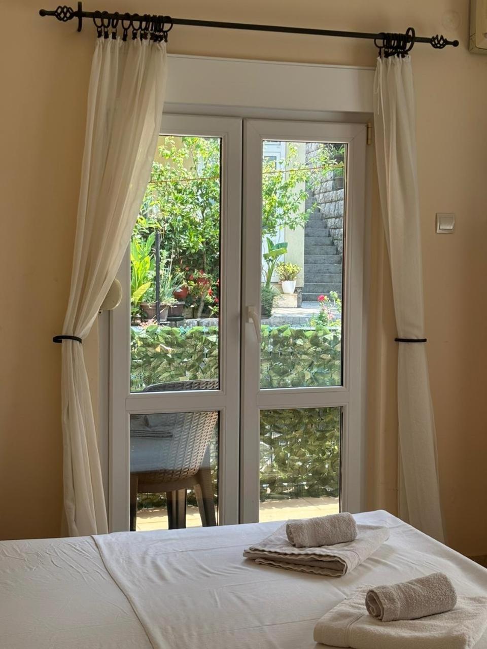 Studio On The Coast, With A View Of The Sunrise,Free We-Fi Kotor Dış mekan fotoğraf